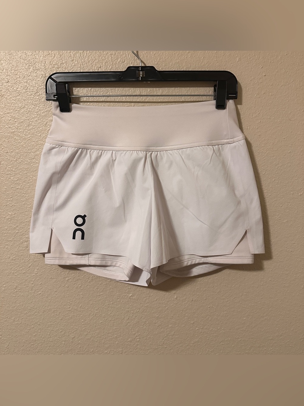 On Running Women's Shorts Sz S (Est.) White Built-In Liner No Tag athletic